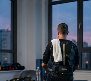 تمرین XBody برای فرم‌دهی شکم پهلو ران و باسن